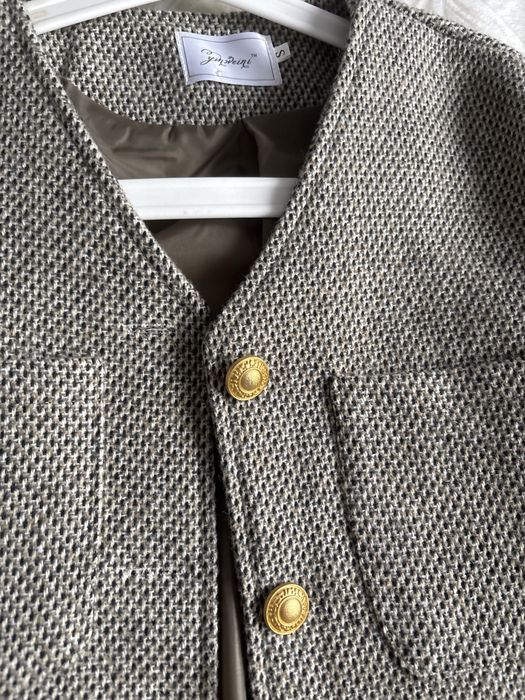 пиджак с пуговицами