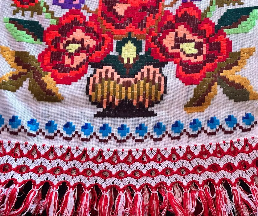 Prosop decorativ lucrat manual pe pânză 300 lei bucata