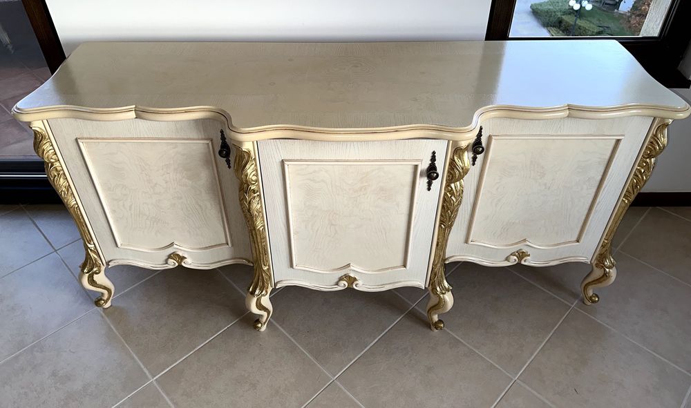 Продава се TV скрин