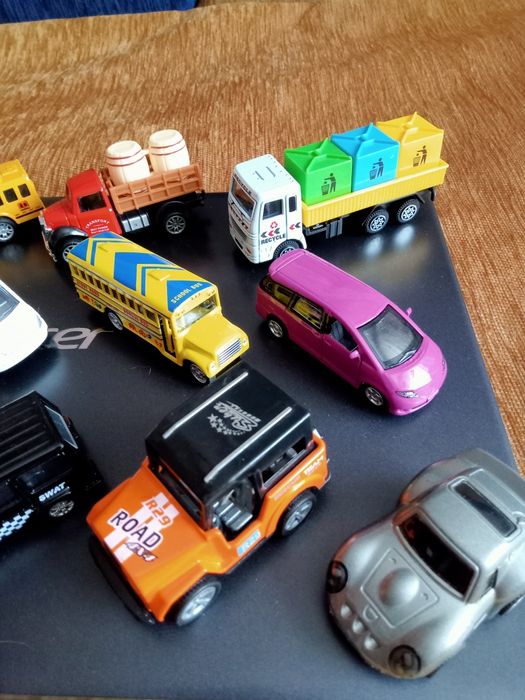 Машинка игрушечная