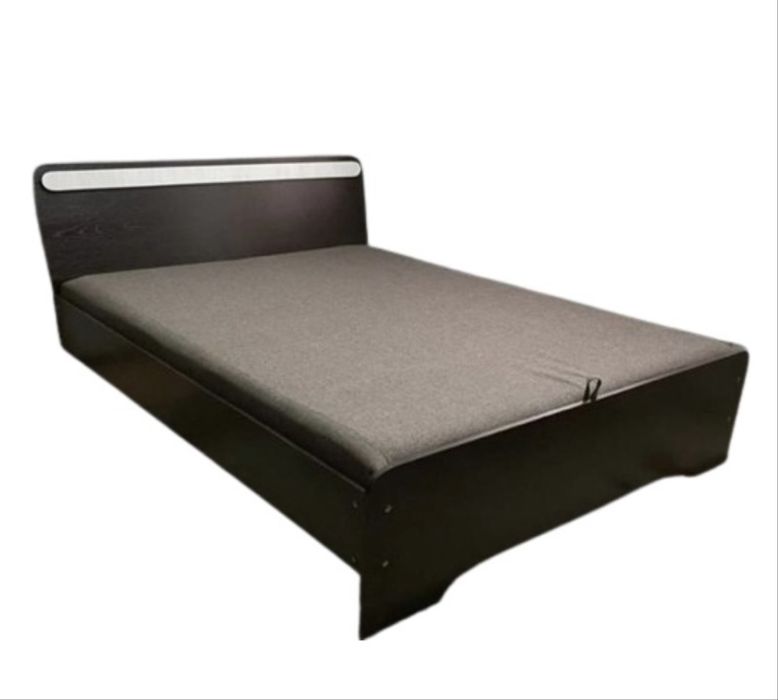 Кровать с матрасом