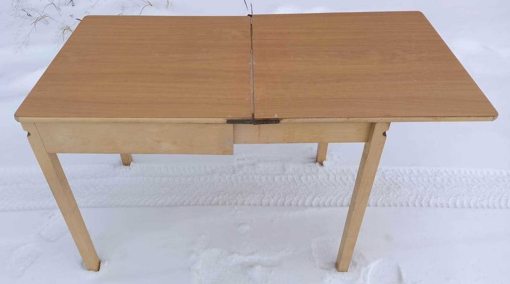 Продам  кухонный  стол