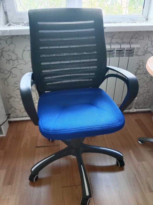Стул офисный компьютерный для работы