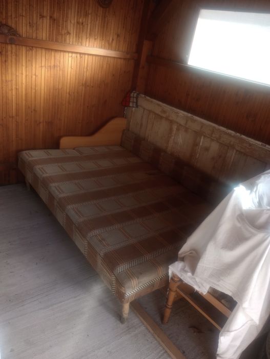 Vând canapea extensibila de două persoane in stare foarte buna