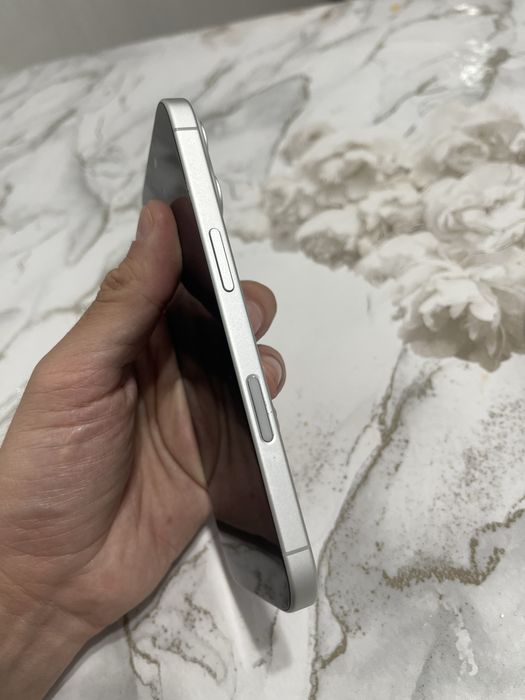Продам iphone 16 белый
