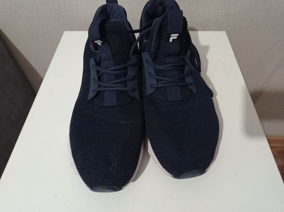 Продам кроссовки Fila 45size