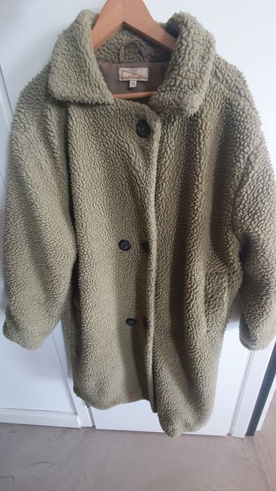 Trench lung oversized cu nasturi pemtru femei de la Asos