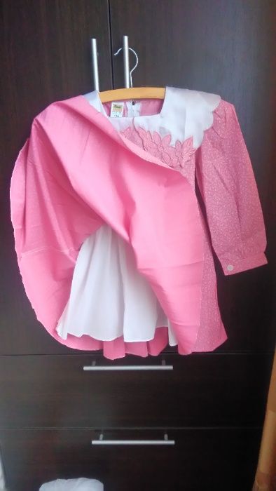 Продам платье для девочки , шарфик