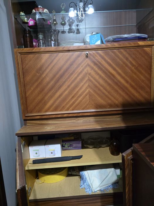 Продам шкаф за 10000 тенге.