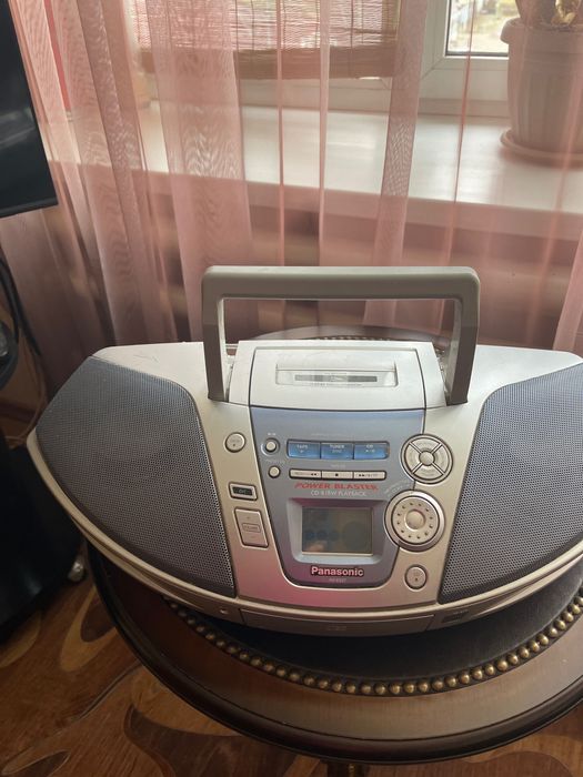 За 5000 тг CD проигрыватель и радиоприемник Panasonic