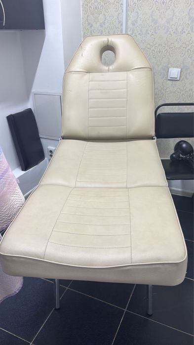 Кушетка отличная, срочно продам