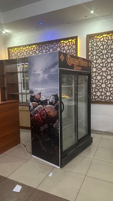 Продается витринный холодильник б/у