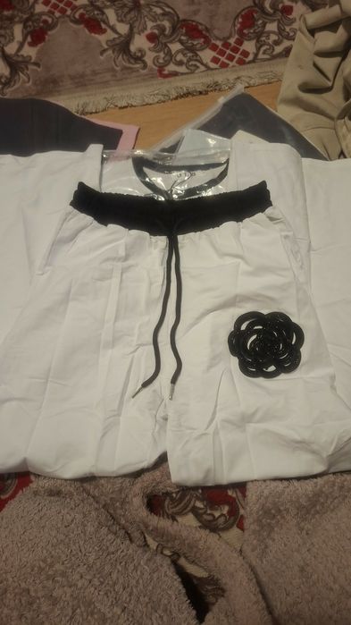 Compleu alb 2 buc pe stoc