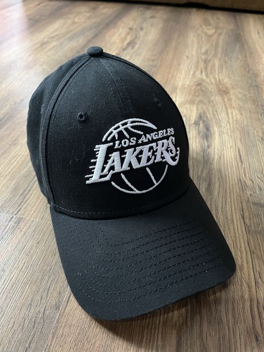 Шапка New Era LA Lakers 9FORTY – черна