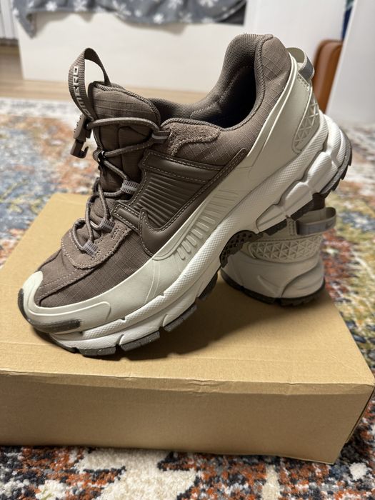 Nike Zoom Vomero - дамски маратонки 41 номер