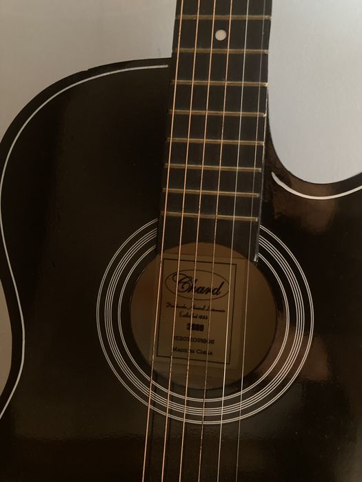 Продам акустическую гитару