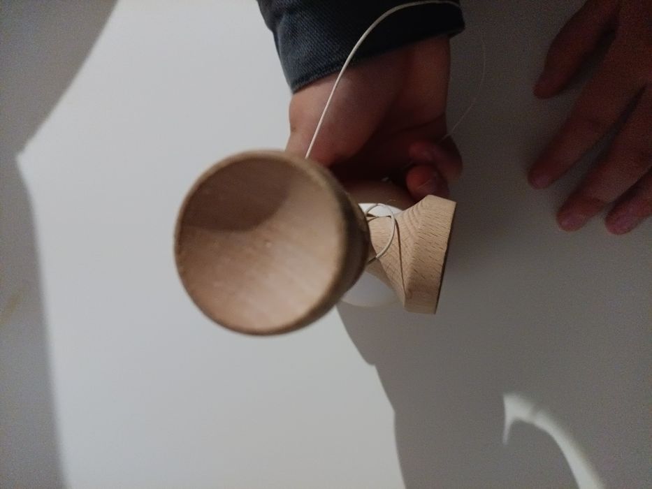Vând Kendama Rubber 18