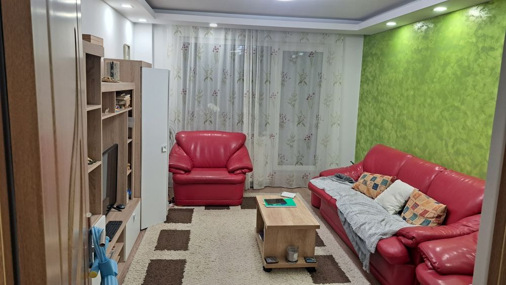 Inchiriez apartament 3 camere in Tudor