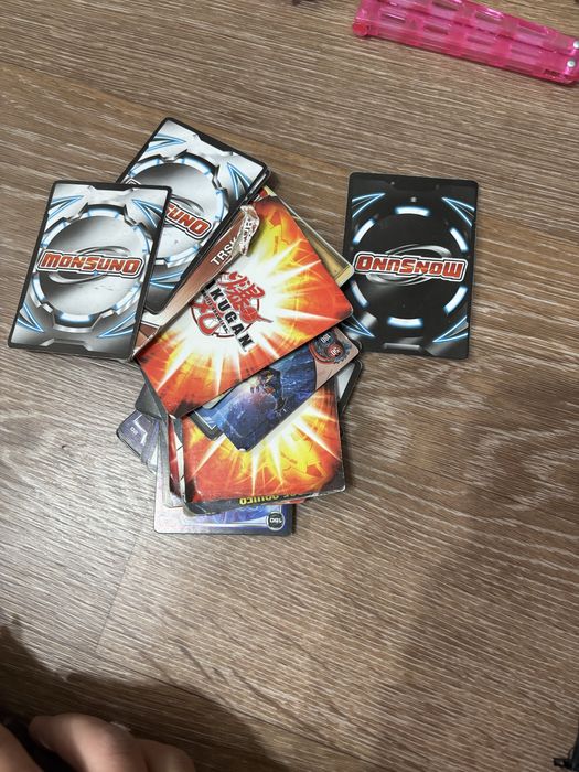 Игрушки разные.