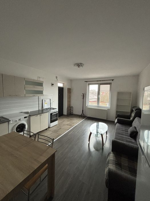 Inchiriez apartament in zona 22 Decembrie 1989