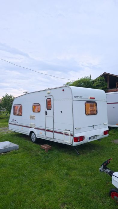 Rulota Swift 2003 (2zone) 4-5 persoane, Off Camping, Cabina dus, Boiler Gaz Truma, Baterie 12v, Inmatriculata Ro