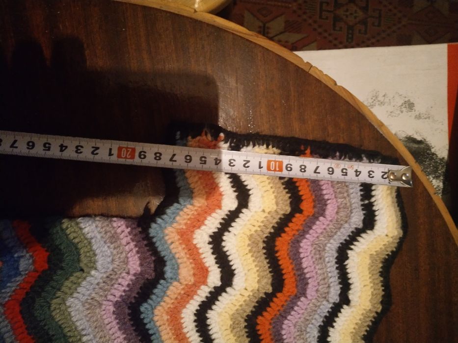 Ръчно плетен пуловер