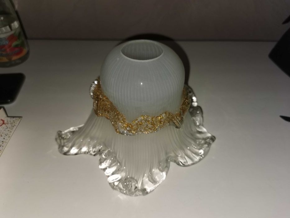 Абажур от стъкло