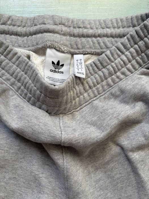 Сиво Долнище adidas