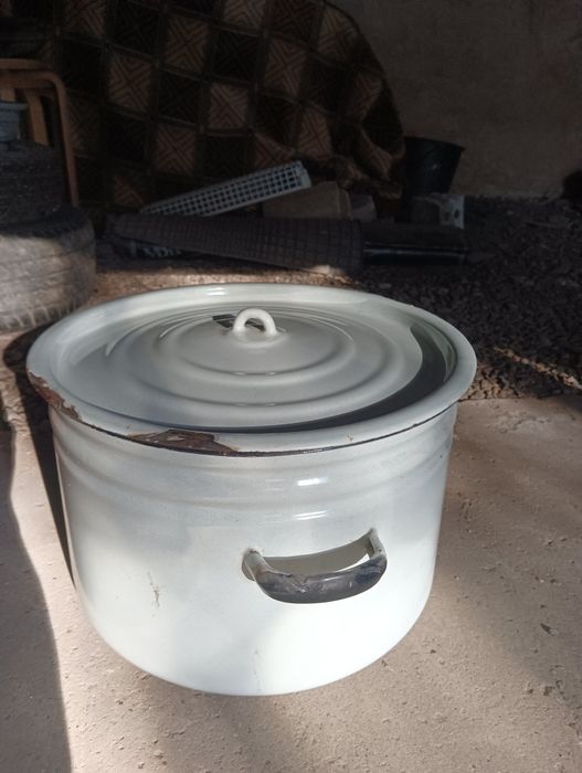 Продам кастрюлю 20 литров