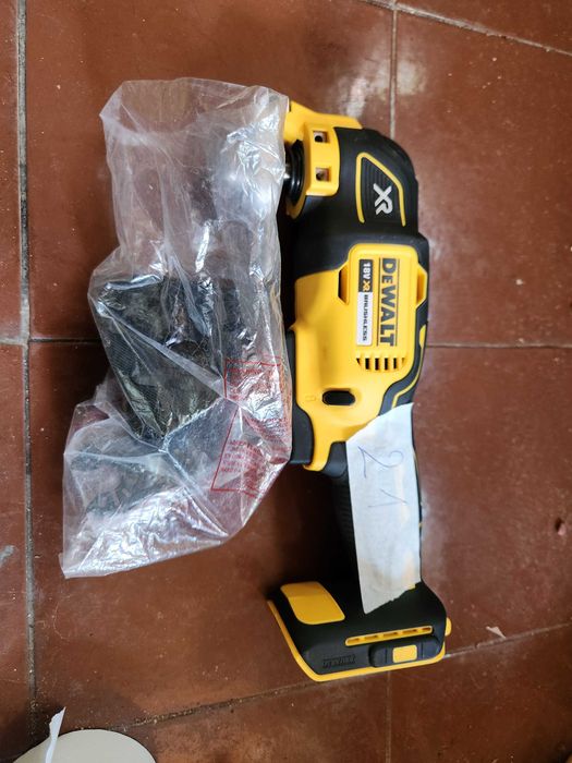 Акумулаторен мултифункционален инструмент без батерия и зарядно DeWALT DCS355