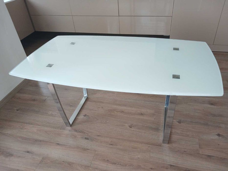 Продавам Трапезарна Стъклена Маса - 160 см.