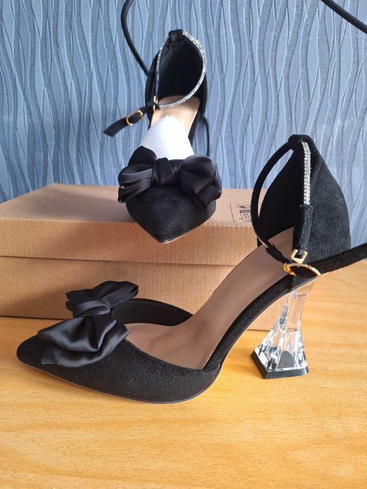 Елегантни токчета с панделка нови