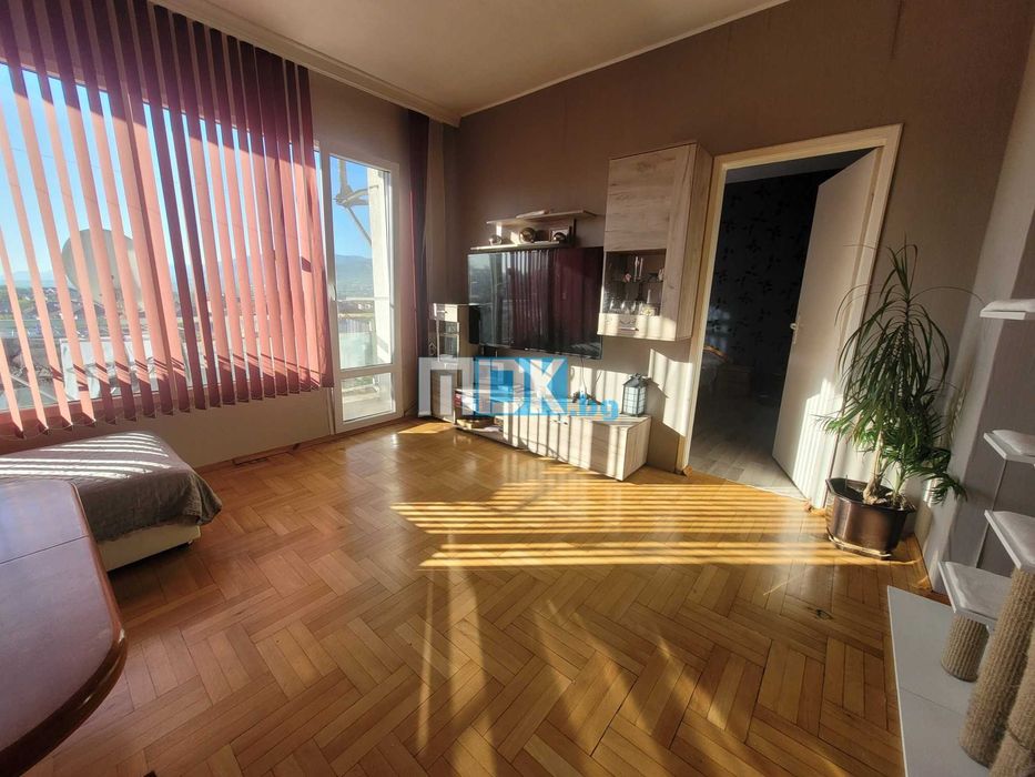 Голям реновиран и обзаведен 3-стаен Коматево