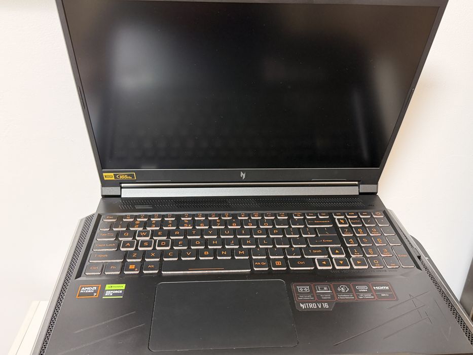 Vand laptop acer nitro V16