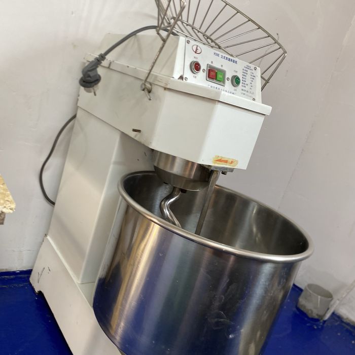 Тестомес 25 кг 220в тоқпен істейді.