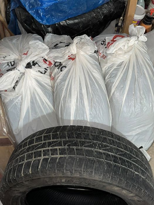 Продам зимные шины 215/55/17