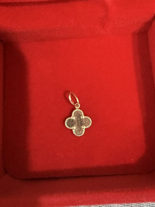 Золотое подвеска