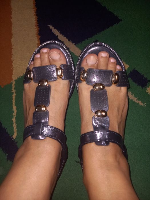 Продам босоножки
