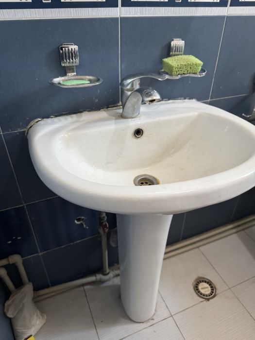 Продам белую раковину