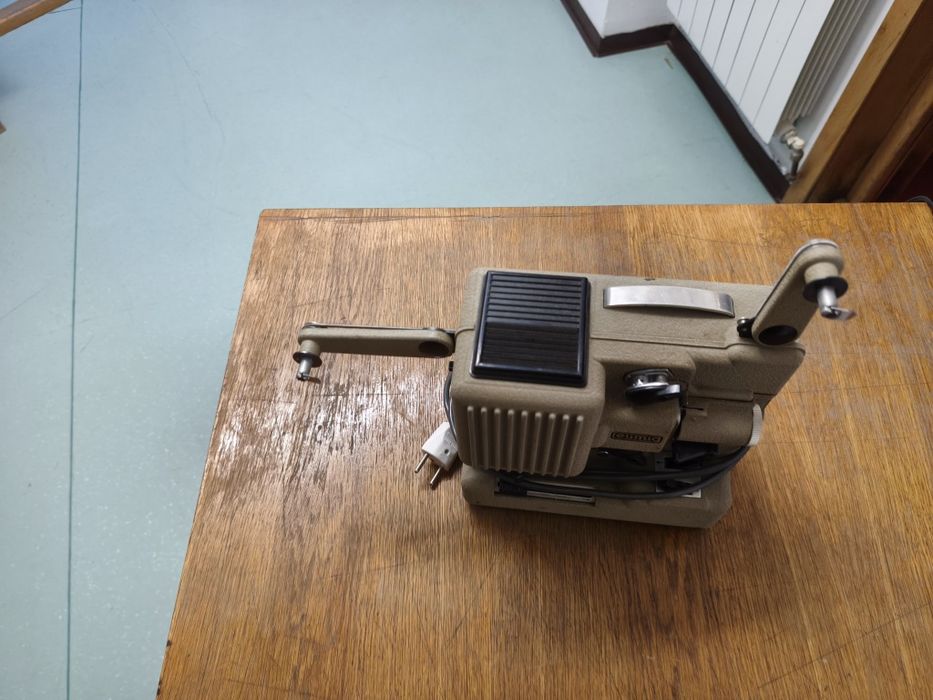 Aparat de proiecție film vintage Eumig P8m