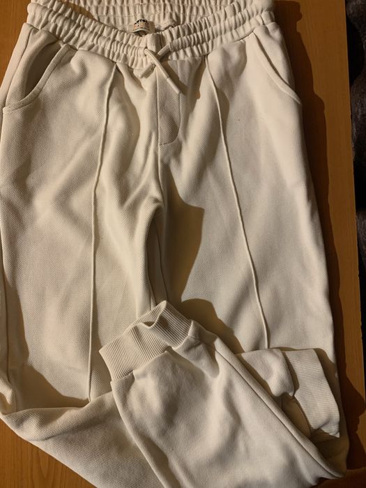 Pantaloni albi Reserved