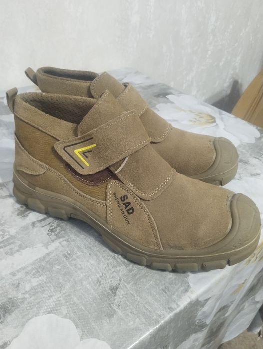 Продам  спец обувь