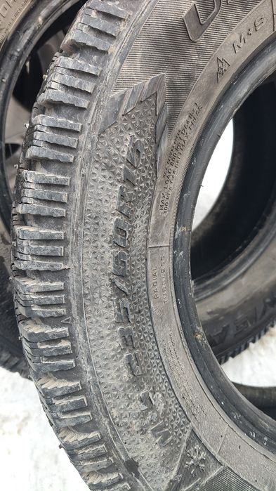 Две шины гудьер зима