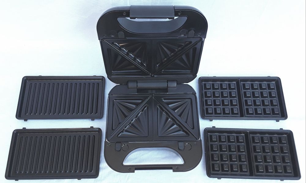 SANDWICH MAKER 3 in 1  Switchon Germania 750 W NOU - 130 Lei