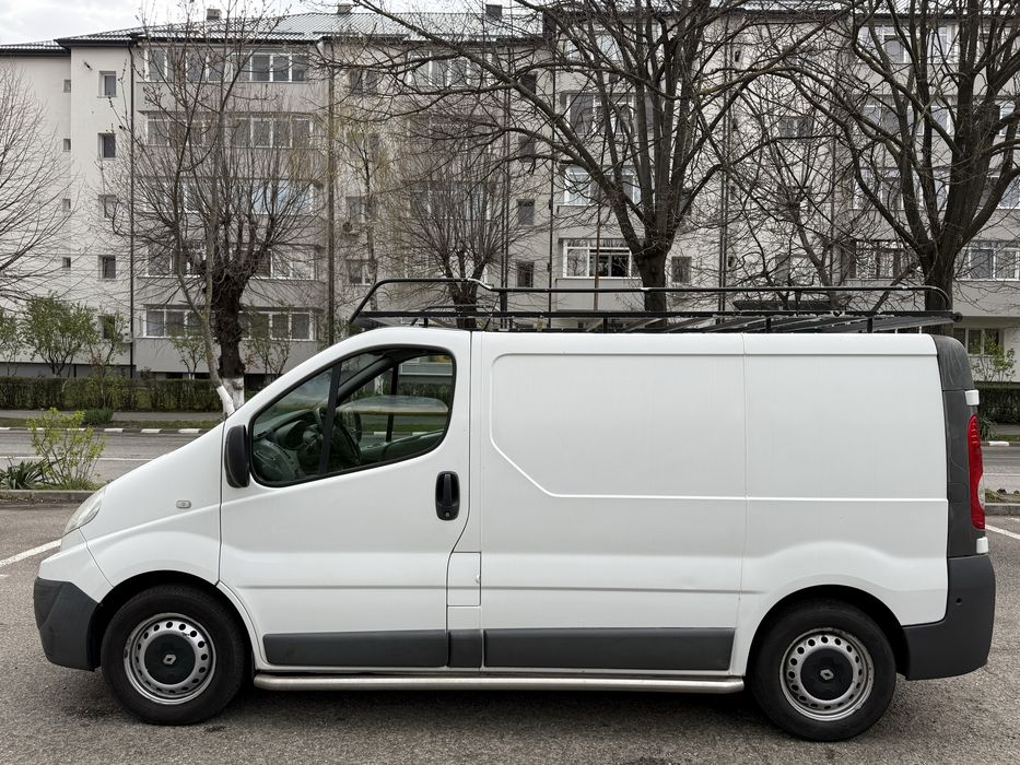 Renault Trafic 2.0 Dci Euro 5 cu 3 Locuri si Marfa