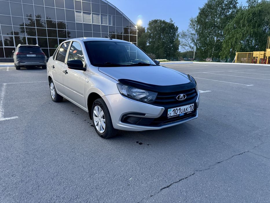 Lada granta 2020 год ,машина в родном окрасе