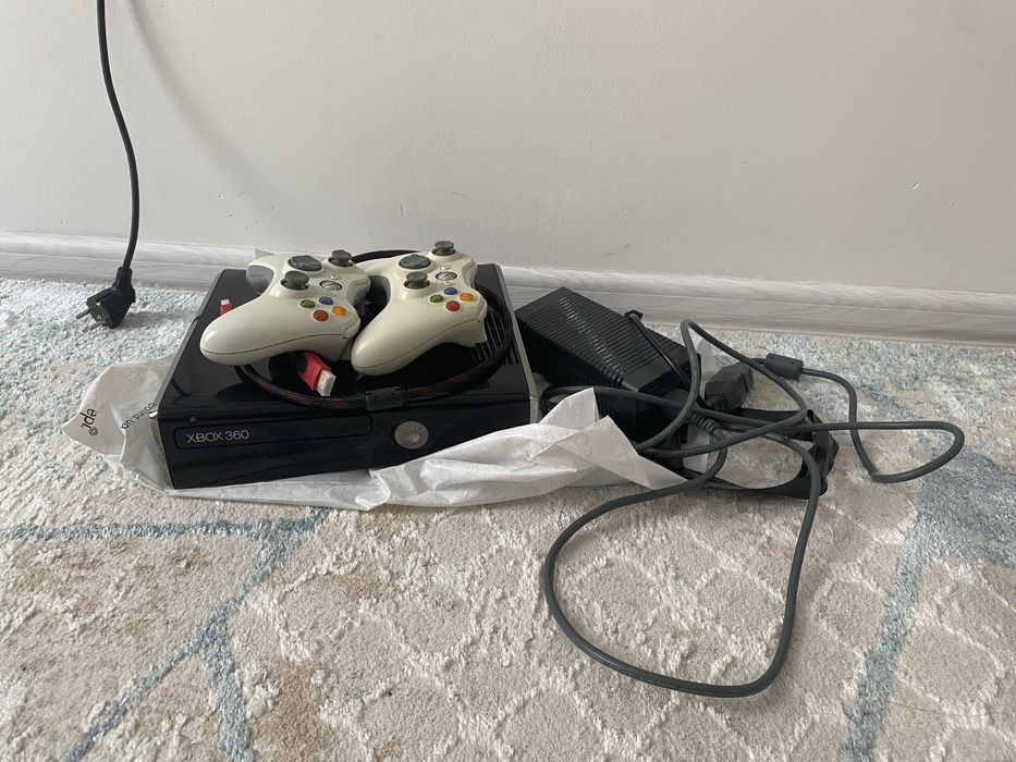 Xbox360S прошитый 60игр торг