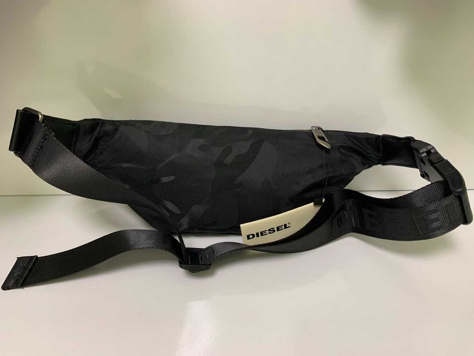Нова мъжка чанта с етикети тип банан DIESEL