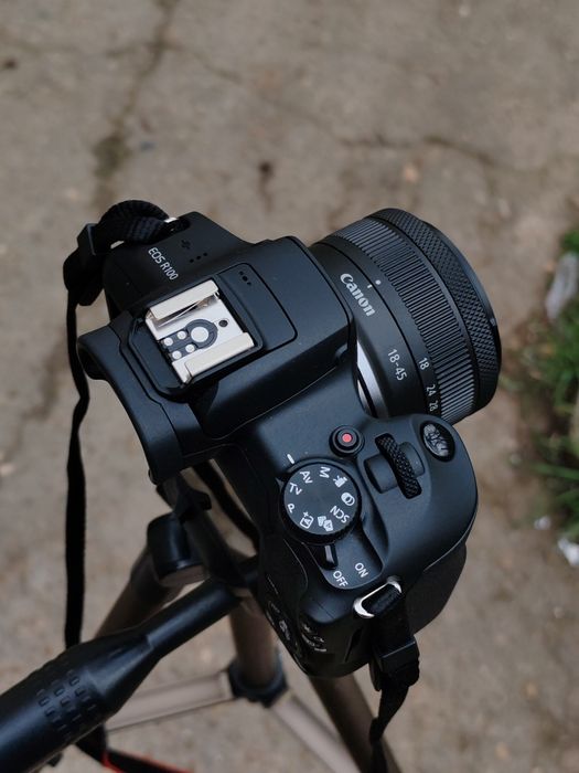 Canon EOS R100 + Kit