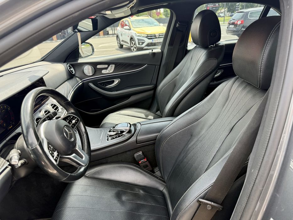 Mercedes E 300 4 Matic Pachet AMG - 250 Cp